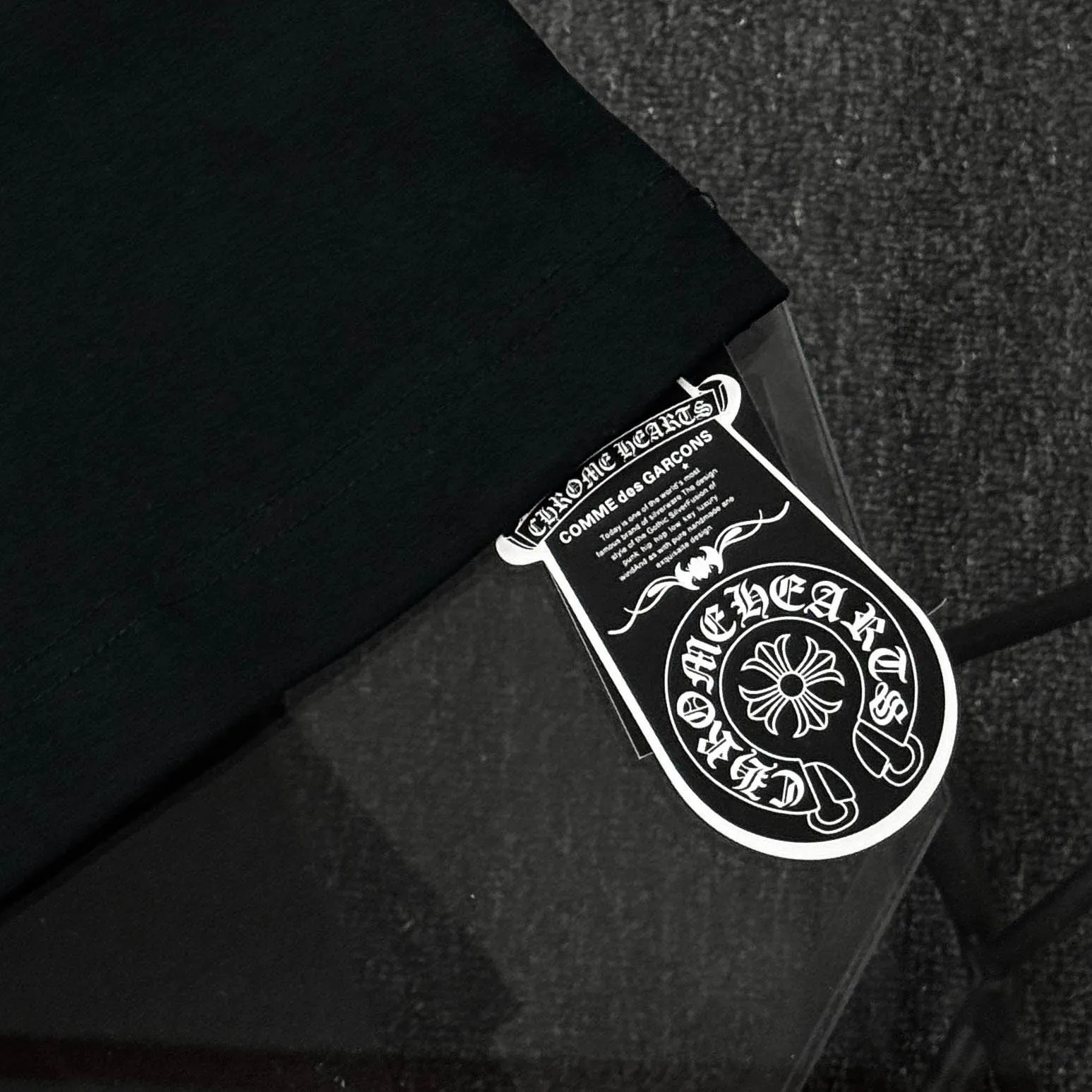 P170 Chrome Hearts Chrome Hearts 25 high-end versions. The fabric is made of 300 grams of high-density pure cotton. It does not deform or shrink. It has three labels. It is the same style for men and women. Technology: Digital printing. Color: White. Black. SIZE: S-XL.